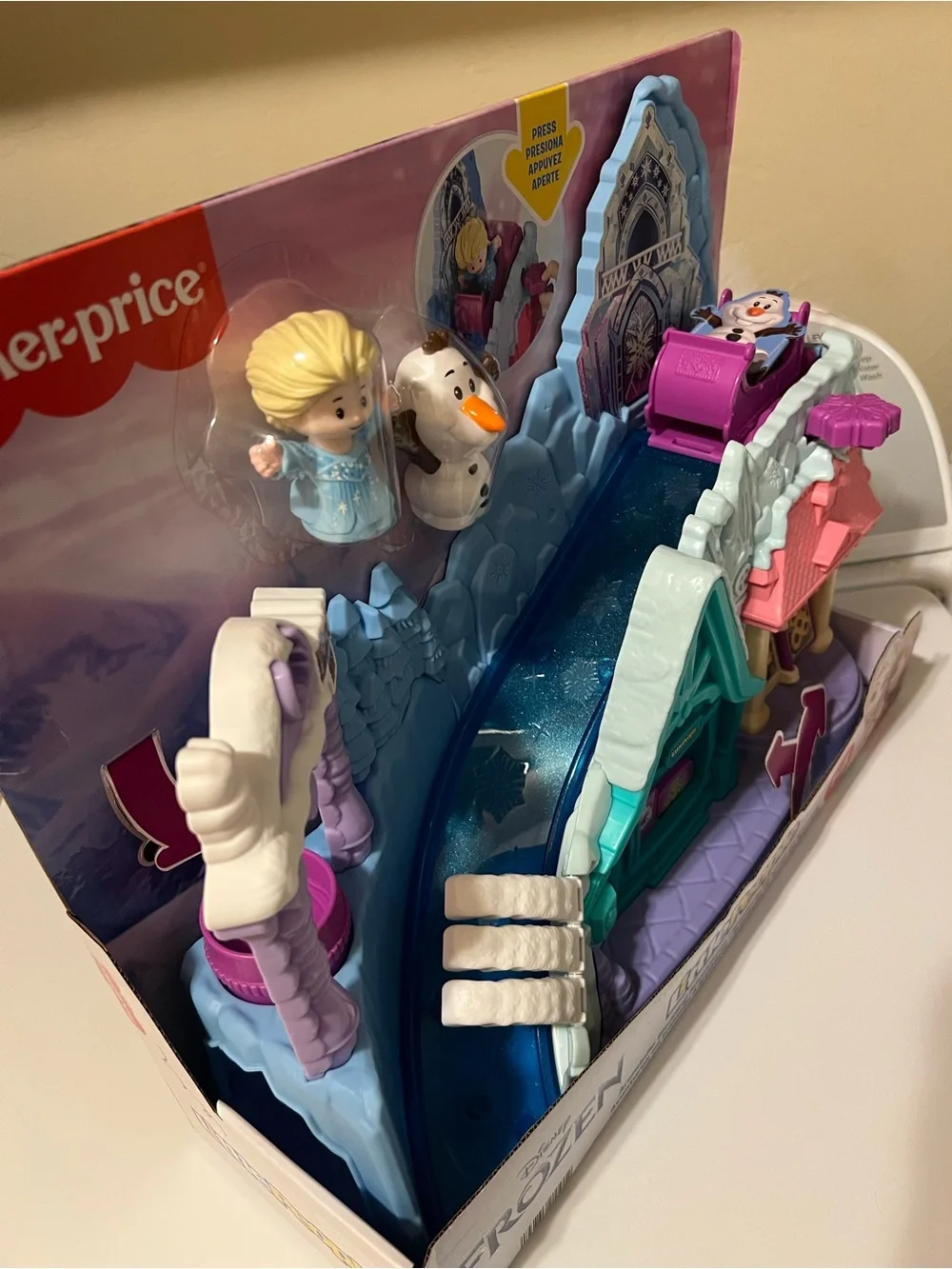 Frozen Little People Arendelle Castle Elsa and Olaf Sled - Picture 4 of 6